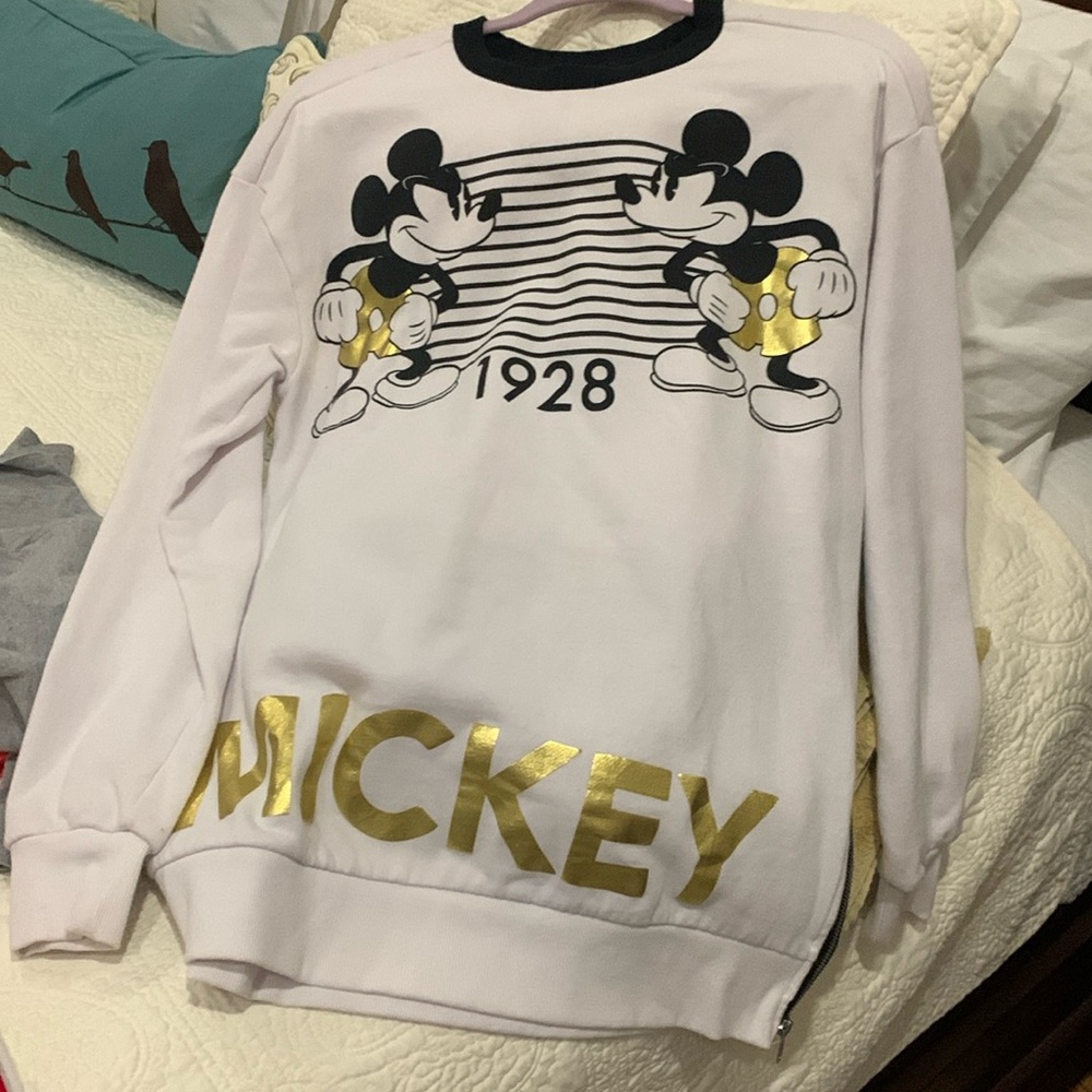. Disney Mickey Mouse 1928 Black & White Sweatshirt Great condition.  Size Small
